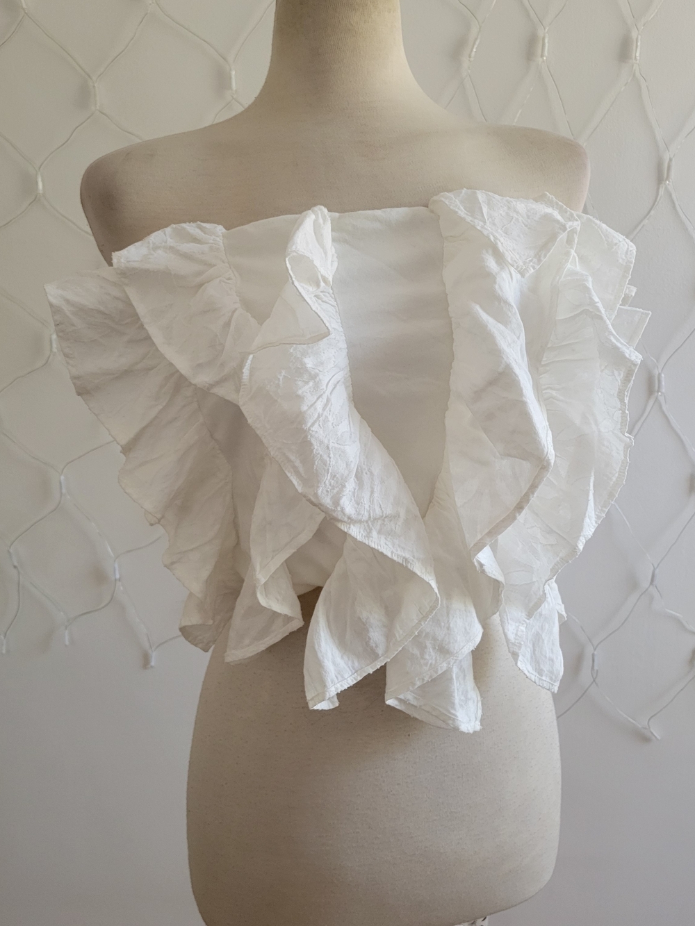 Anthropologie Flirty Sleeveless Top • Light & Covered In Ruffles • Medium